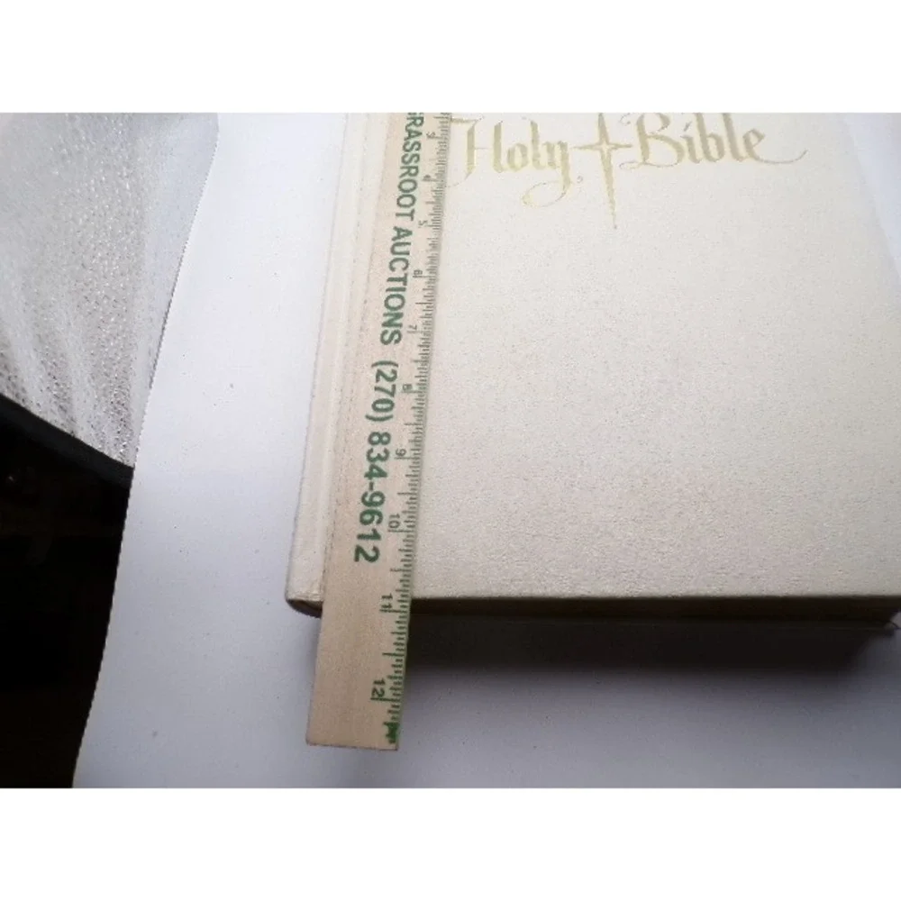 The Large Family Holy Bible Authorized King James‎ Version Hardcover White